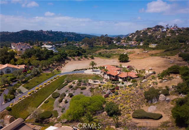 28306 Crescent Hill Way, Escondido CA: https://media.crmls.org/medias/dc60ba82-664d-4d31-b70c-32fc1a30644e.jpg