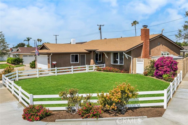 Detail Gallery Image 3 of 33 For 2825 E Jackson, Orange,  CA 92867 - 4 Beds | 2 Baths