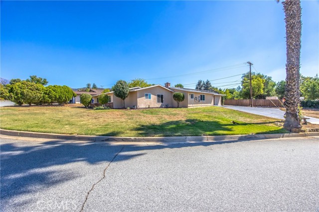35345 Panorama, Yucaipa CA: https://media.crmls.org/medias/dc61284d-2796-49c1-a77b-71077cbc7e7e.jpg