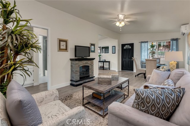 1048 Dexter Street, Los Angeles CA: https://media.crmls.org/medias/dc61298c-9d33-4ddc-9007-7bd8ea30e58e.jpg