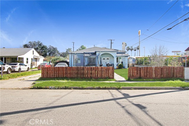 Detail Gallery Image 2 of 26 For 2249 Serrano, San Bernardino,  CA 92405 - 5 Beds | 3 Baths