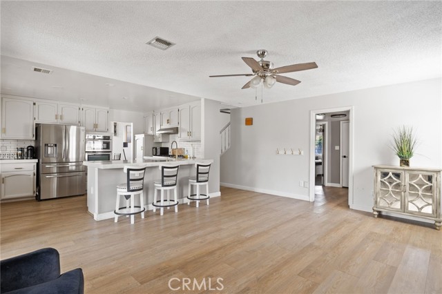 7209 Copper Creek Way, Bakersfield CA: https://media.crmls.org/medias/dc61a1ab-ef52-4fce-9485-cbe233255939.jpg