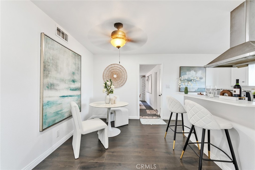 https://media.crmls.org/medias/dc62ab49-a5f8-4097-8aa5-7382f77dbcc4.jpg?preset=X-Large