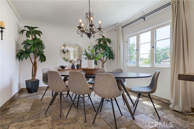 516 E Stocker Street, Glendale CA: https://media.crmls.org/medias/dc632daf-0ead-4c8a-acab-27573f08fcf8.jpg