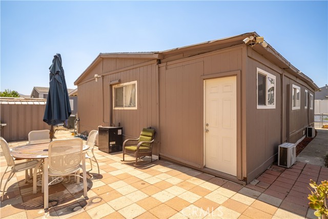 Detail Gallery Image 3 of 20 For 17377 Valley Bld #2,  Fontana,  CA 92335 - 3 Beds | 2 Baths