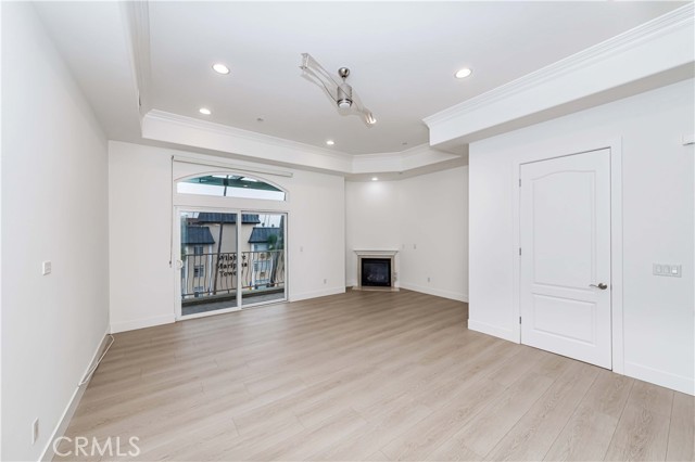 Detail Gallery Image 7 of 16 For 309 S Mariposa Ave #301,  Los Angeles,  CA 90020 - 2 Beds | 2/1 Baths