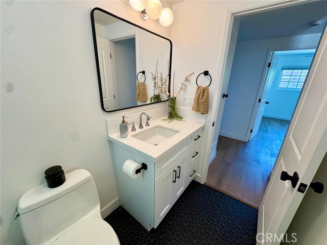 1502 W Hemlock Way, Santa Ana CA: https://media.crmls.org/medias/dc6488a6-5e77-4ea6-986d-91a215a7d223.jpg
