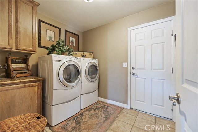 8328 Chateau Road, Phelan CA: https://media.crmls.org/medias/dc6491af-05d8-441b-a821-590c14def7e5.jpg