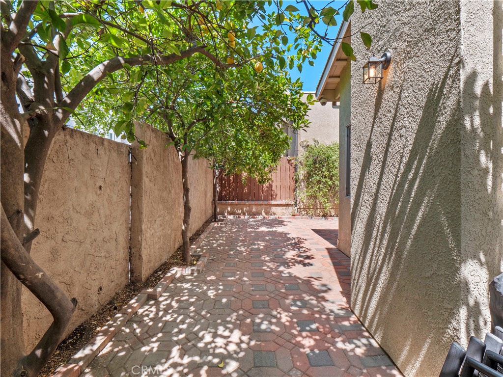 https://media.crmls.org/medias/dc662b99-9715-4194-a5c5-9f1f6f56511a.jpg?preset=X-Large