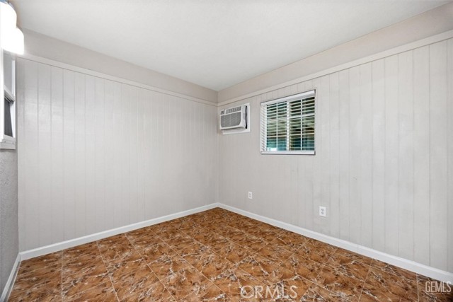 Detail Gallery Image 11 of 36 For 4709 Morro Dr, Bakersfield,  CA 93307 - 3 Beds | 2/1 Baths