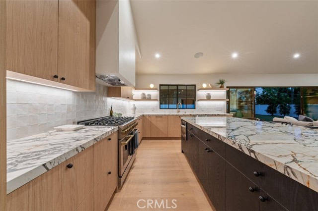 Detail Gallery Image 16 of 46 For 8960 Oak Park Ave, Northridge,  CA 91325 - 4 Beds | 3/1 Baths