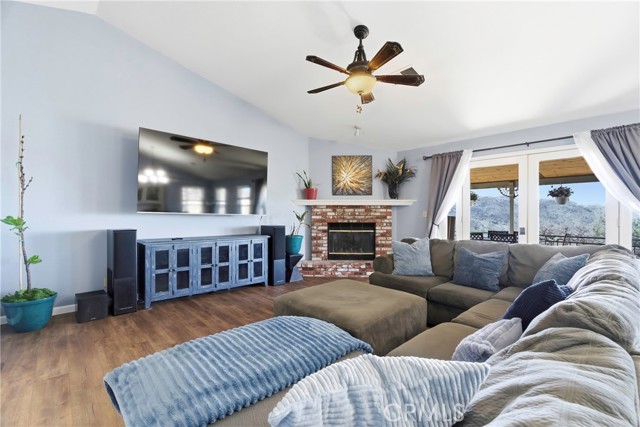 Detail Gallery Image 8 of 45 For 27100 Barkes Way, Tehachapi,  CA 93561 - 3 Beds | 2/1 Baths