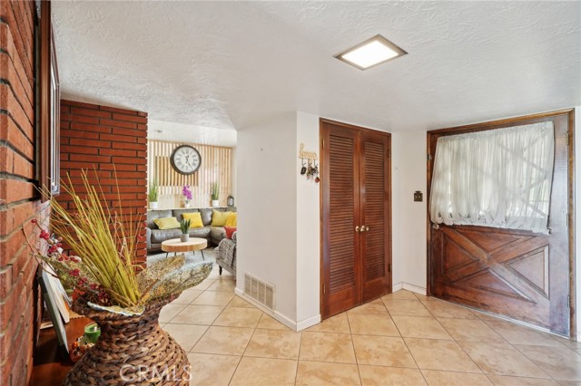 Detail Gallery Image 10 of 54 For 6769 Sunset Cir, Riverside,  CA 92505 - 3 Beds | 2 Baths