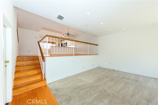 Detail Gallery Image 3 of 29 For 18344 Collins St a,  Tarzana,  CA 91356 - 2 Beds | 2/1 Baths