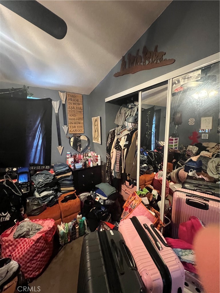 https://media.crmls.org/medias/dc6bec30-a577-4c11-8874-ded382844bff.jpg?preset=X-Large