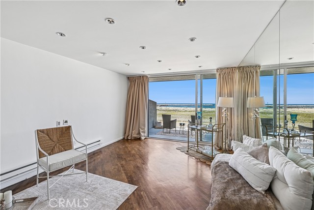Detail Gallery Image 4 of 21 For 6 Voyage St #204,  Marina Del Rey,  CA 90292 - 2 Beds | 2 Baths