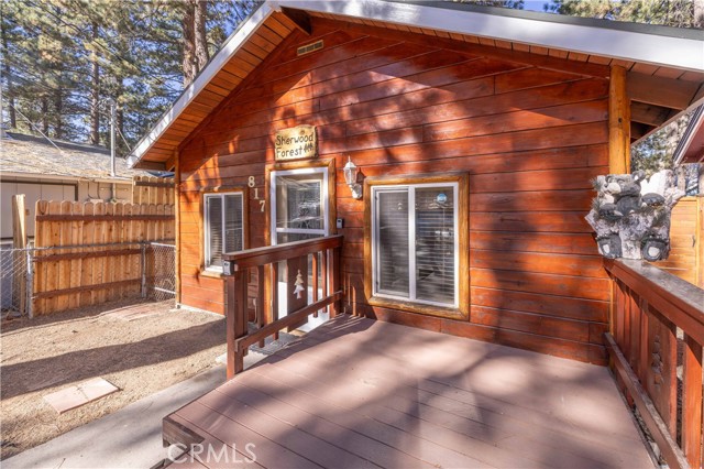 Detail Gallery Image 4 of 26 For 817 W Sherwood Bld, Big Bear City,  CA 92314 - 2 Beds | 1 Baths