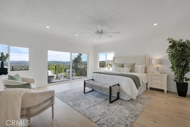 Detail Gallery Image 11 of 30 For 5952 Woodland View Dr, Woodland Hills,  CA 91367 - 5 Beds | 4 Baths