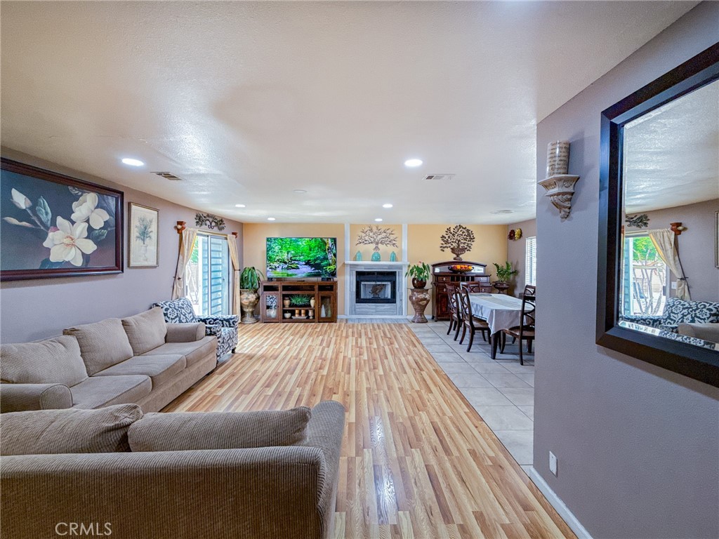 https://media.crmls.org/medias/dc6cfb6a-852f-446e-a032-a1c2af397853.jpg?preset=X-Large