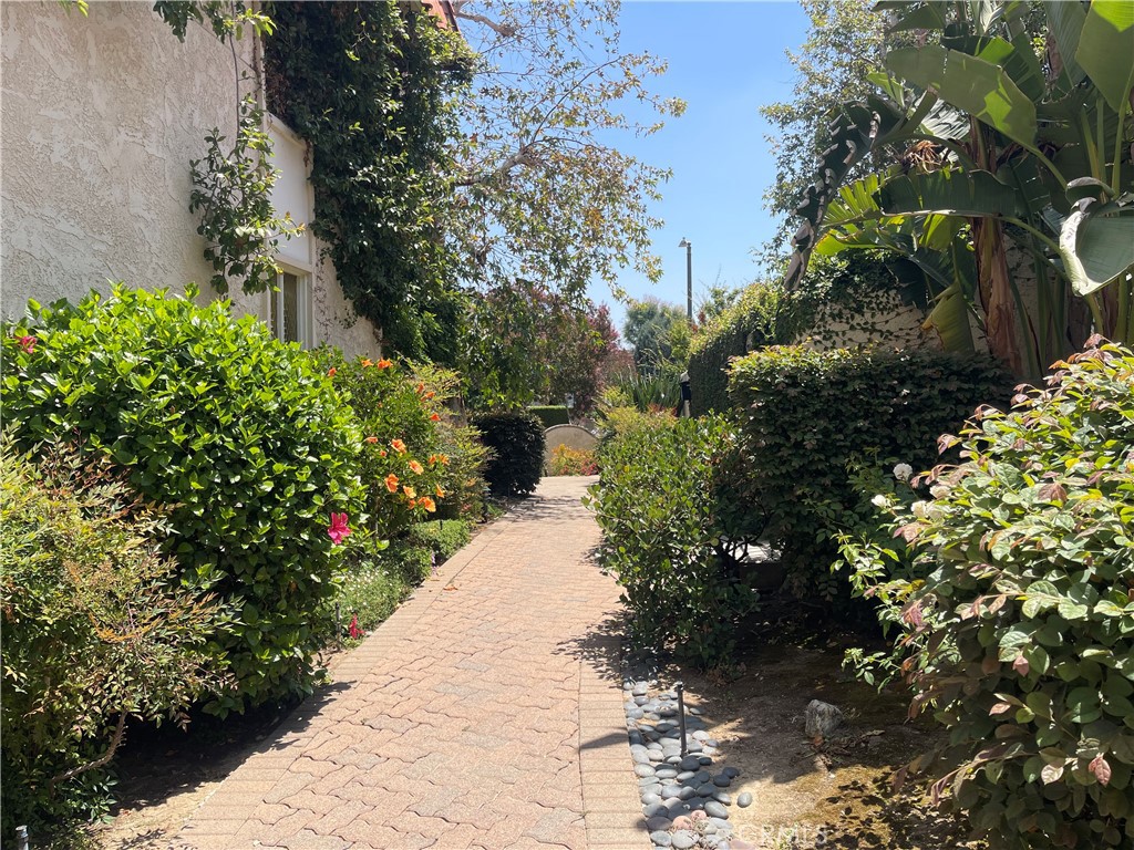 https://media.crmls.org/medias/dc6d9b41-8832-4d8c-bc59-17b0bc5b5bab.jpg?preset=X-Large