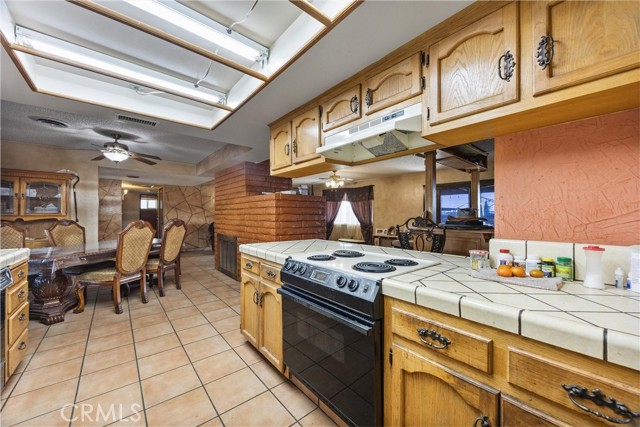 7519 Man O War Street, Bakersfield CA: https://media.crmls.org/medias/dc6e00dd-529f-46b1-a320-b54bb6d93b7a.jpg