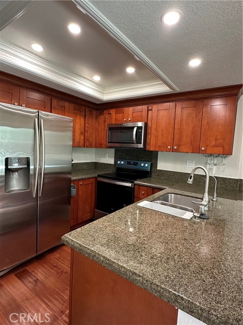 Detail Gallery Image 5 of 13 For 1025 Creekside Dr, Fullerton,  CA 92833 - 2 Beds | 2/1 Baths