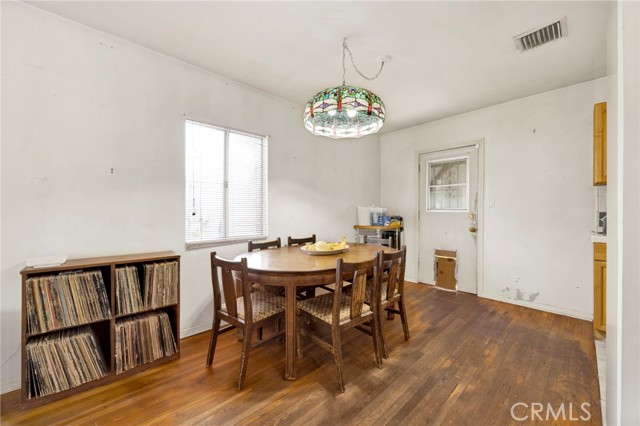 7937 Vantage Avenue, North Hollywood CA: https://media.crmls.org/medias/dc6e1dbf-b9e9-4192-b4af-63760ba32899.jpg