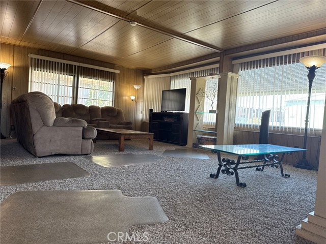 9080 Bloomfield Ave Avenue, Cypress CA: https://media.crmls.org/medias/dc6e4176-3f6d-403f-8dcc-cc52a3b3eb36.jpg