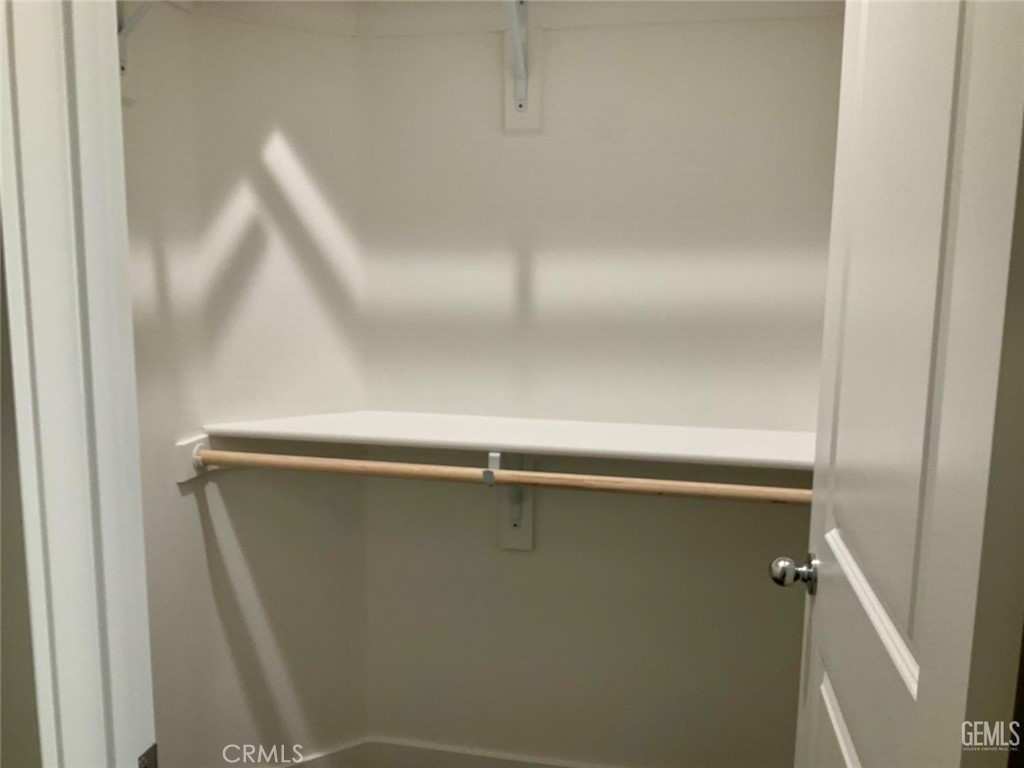 https://media.crmls.org/medias/dc6e80a7-b0da-4d64-9e9c-e9008e537d5f.jpg?preset=X-Large