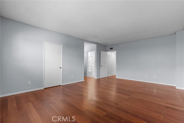 14265 Terra Bella St, Panorama City CA: https://media.crmls.org/medias/dc6f1ff6-f4f3-449c-99f3-992602760106.jpg