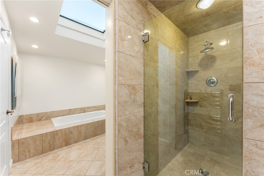 https://media.crmls.org/medias/dc6fb6e4-6519-4827-9806-cfa9c9d47275.jpg?preset=X-Large
