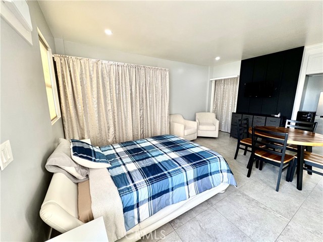 4628 W Simmons Avenue, Orange CA: https://media.crmls.org/medias/dc706301-663c-4939-b559-258183b16369.jpg