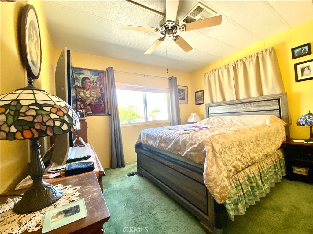 https://media.crmls.org/medias/dc70ec9f-dff9-4a3c-8587-61245a51b277.jpg?preset=X-Large