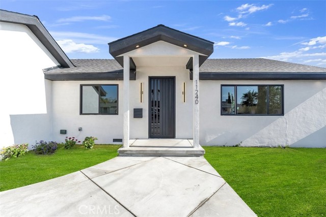 11240 Lull Street, Sun Valley CA: https://media.crmls.org/medias/dc70fcca-e73d-4172-a75c-84dc695c0099.jpg