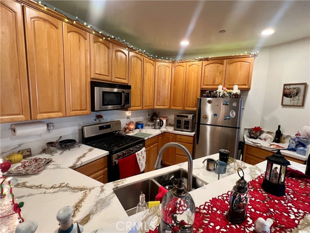 Detail Gallery Image 5 of 15 For 1515 Grismer Ave #102,  Burbank,  CA 91504 - 2 Beds | 2 Baths