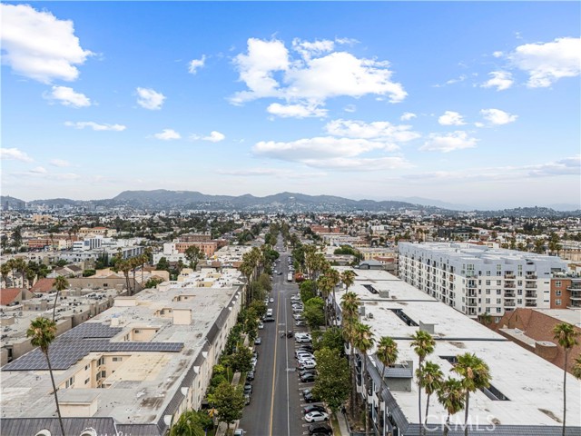 525 S Ardmore Ave, Los Angeles CA: https://media.crmls.org/medias/dc71a273-c5f3-4d06-81c4-8559dddd6022.jpg