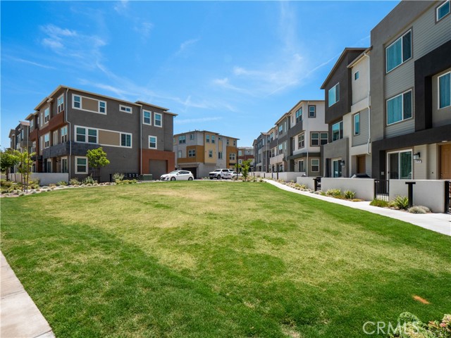 27148 Valley Oak Place, Valencia CA: https://media.crmls.org/medias/dc71bf5b-8ba5-46a0-83fe-35c163351305.jpg