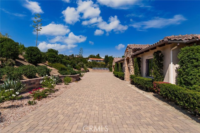 3012 Ridge Creek Drive, Fallbrook CA: https://media.crmls.org/medias/dc720183-e88f-4627-b25a-8bae00ccf385.jpg