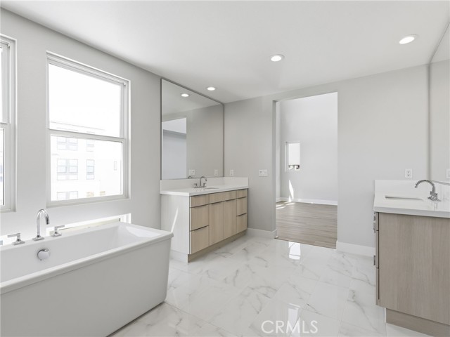 Detail Gallery Image 29 of 33 For 140 Creation, Irvine,  CA 92618 - 5 Beds | 5 Baths