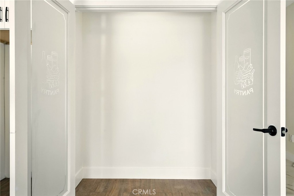 https://media.crmls.org/medias/dc72d87b-ade0-4b95-8bb2-2fc3660161f6.jpg?preset=X-Large