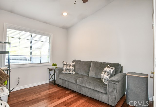 887 W 34th, Long Beach CA: https://media.crmls.org/medias/dc737124-8f2e-419f-ab3f-eec733ee3546.jpg