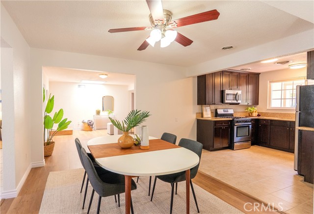 Detail Gallery Image 7 of 25 For 19945 Labrador St, Chatsworth,  CA 91311 - 5 Beds | 4 Baths