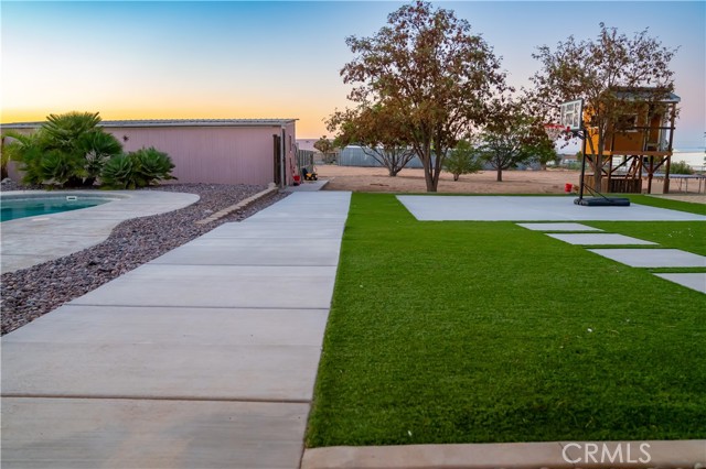 Detail Gallery Image 24 of 36 For 8826 Avenal St, Phelan,  CA 92371 - 4 Beds | 2/1 Baths