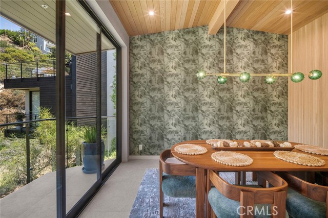 702 Diamond, Laguna Beach CA: https://media.crmls.org/medias/dc748758-e462-4c21-88c1-6aa7f5720539.jpg
