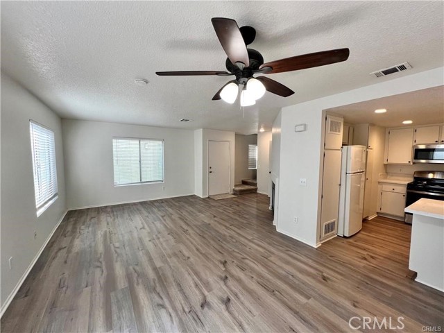Detail Gallery Image 4 of 17 For 8353 Sunset Trail Pl, Rancho Cucamonga,  CA 91730 - 2 Beds | 2/1 Baths