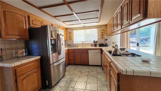 Detail Gallery Image 15 of 68 For 23729 Citrus Ave, Perris,  CA 92570 - 4 Beds | 3 Baths