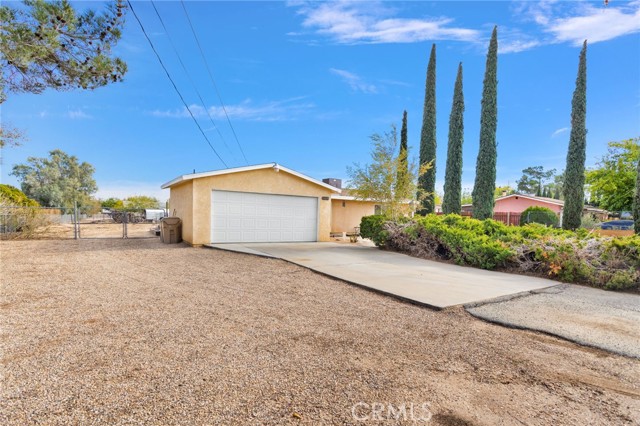 Detail Gallery Image 3 of 25 For 11121 Oakwood, Hesperia,  CA 92345 - 2 Beds | 1 Baths