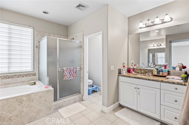 15530 Bonsai Way, Tustin CA: https://media.crmls.org/medias/dc774041-bd1b-4579-8625-0fd0c86d94e3.jpg