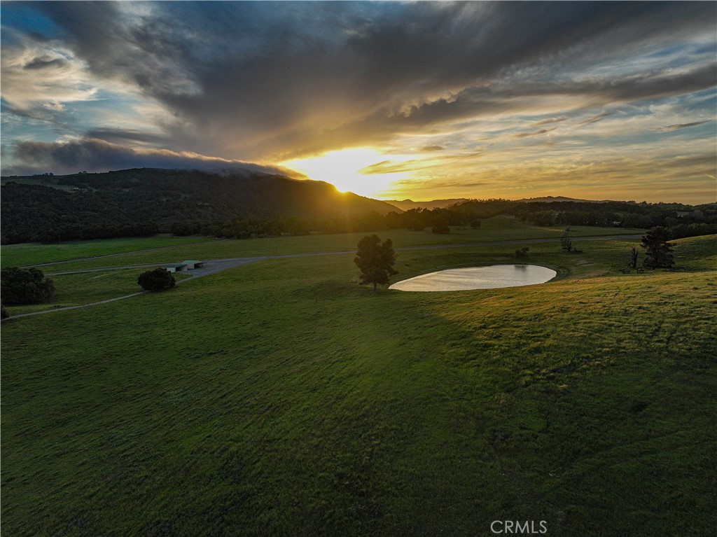 https://media.crmls.org/medias/dc776c40-462c-4fe0-910b-3993d2c4d71e.jpg?preset=X-Large