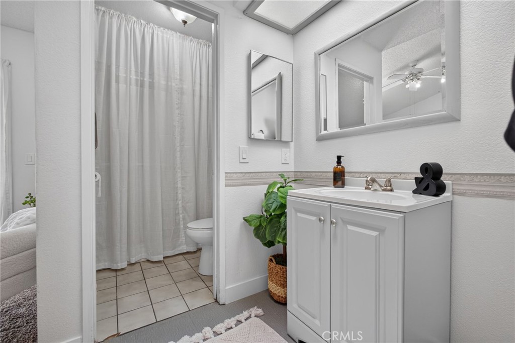 https://media.crmls.org/medias/dc7791a6-a012-4628-8a54-8550d3a716ae.jpg?preset=X-Large
